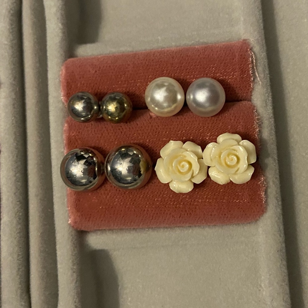 COPY - 🛍 Bundle 6/$15 - 8 pairs of stud earrings